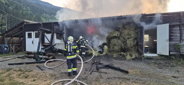 Florianis beim Löscheinsatz. | Foto: Freiwillige Feuerwehr Friesach