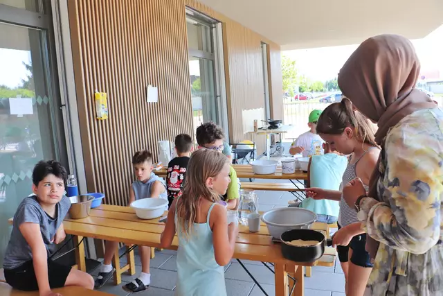 Hier werden in der open air-Küche Arepas, südamerikanische Maisfladen gebacken.  | Foto: Edith Ertl