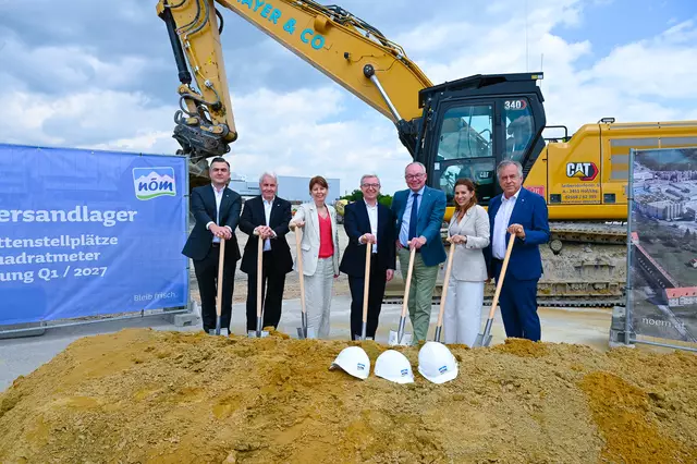 Heinz Hermann Vorstand NÖM AG, Alfred Berger Vorstand NÖM AG, Landesamtsdirektor-Stellvertreterin Verena Sonnleitner, Michael Höllerer Generaldirektor Raiffeisen-Holding NÖ-Wien, LH-Stellvertreter Stephan Pernkopf, Bürgermeisterin der Stadt Baden Carmen Jeitler-Cincelli, Josef Simon Vorstand NÖM AG. | Foto: Sonja Pohl