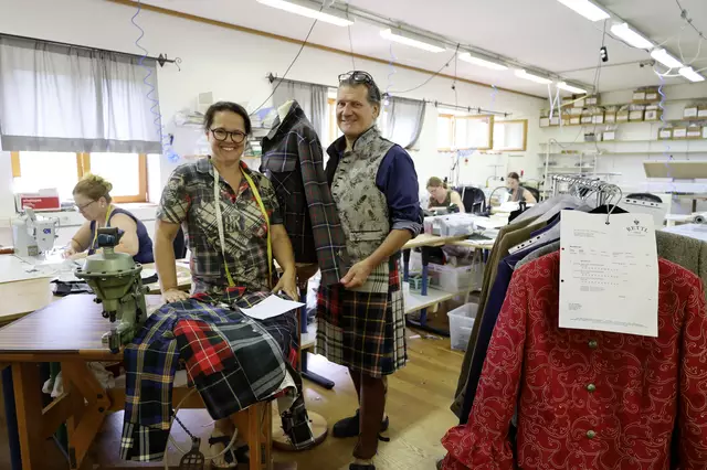 Firmeneigentümer Thomas Rettl mit Civilschneiderei-Geschäftsführerin Petra Paar am neuen Standort im steirischen Vulkanland | Foto: Rettl 1868
