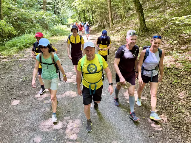 Aufstieg auf den Geschriebenstein u.a. mit Johann Wittmann, André Kogler und Christian Liszt vom Team Dornau | Foto: Sebastian Koller