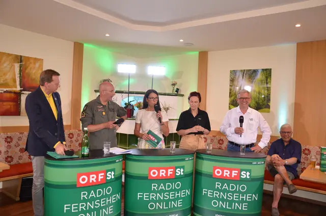 Gottfried Kirchengast, Gerfried Promberger, Moderatorin Uli Enzinger, Bibiane Puhl und Michael Ranzmaier-Hausleitner diskutierten. | Foto: Oblak