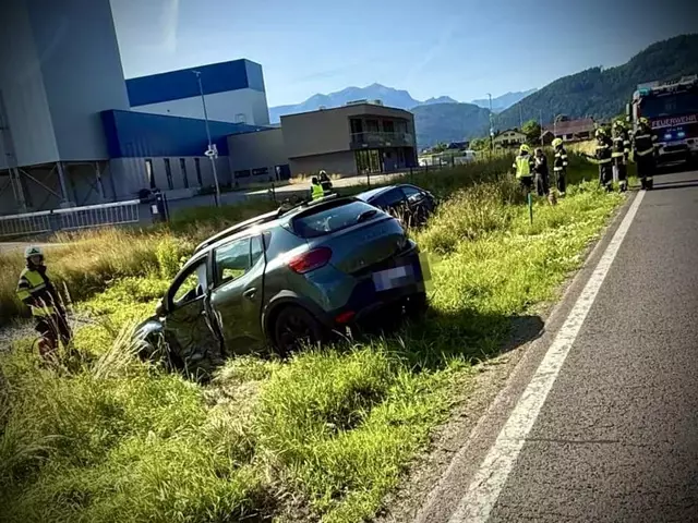 Im Kreuzungsbereich der B113, auf Höhe der Firma Estet, kam es Mittwochnachmittag zu einem Zusammenstoß zweier Pkw.  | Foto: FF Traboch-Timmersdorf