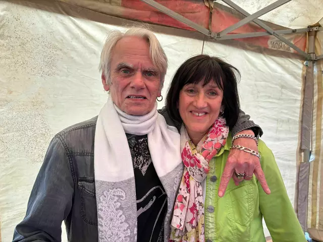 Volles Haus: Zahlreiche Besucher, so auch Bürgermeisterin Brigitte Thallauer (ÖVP)  genossen den Abend. | Foto: Kuturcafé