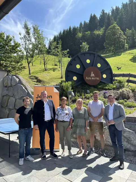  Christian Hölzl, Michael Grafl, Maria Burgmann, Sandra Kirchmair, Jakob Schermer und LA Peter Seiwald. | Foto: Tiroler Wirtschaftsbund