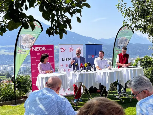 Birgit Obermüller (NEOS), Markus Sint (Liste Fritz), Markus Abwerzger (FPÖ) und Stefan Brugger, Obmann des Vereins Weidezone | Foto: Liste Fritz