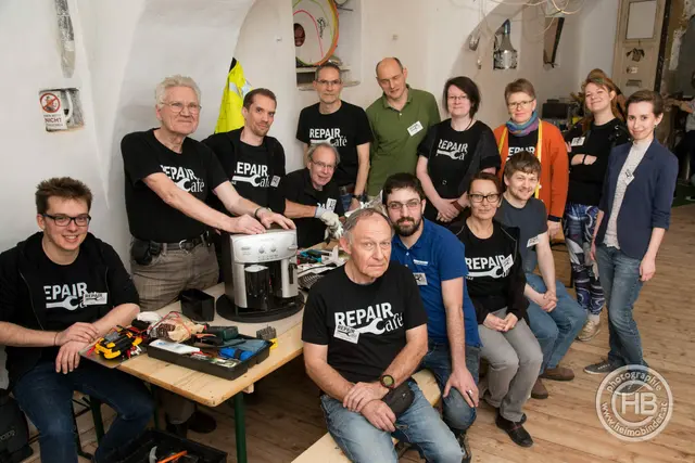 Ausgezeichnet wurde unter anderem das ehrenamtliche Team des Repair Cafés Graz mit Initiator Andreas Höfler (3. v. l.). | Foto: Repair Café Graz