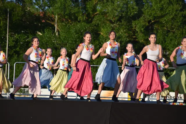 Bewegung und Ausdruck im Einklang – Momente aus der UTT Tanzshow | Foto: Alexandra Goll
