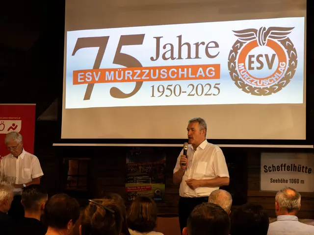 Der Mürzzuschlager Bürgermeister Karl Rudischer bei seiner Ansprache