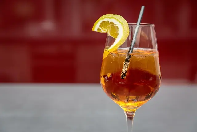 Ein Aperol Spritz ist der perfekte Mix für einen spritzigen Abend! | Foto: Symbolbild:pixabay.com