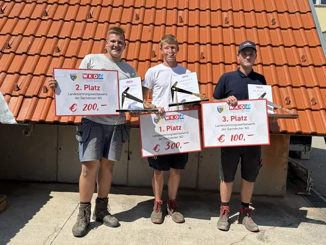 v.l.: Michael Kerschbaumer, Michael Kronister und Florian Ziegler. | Foto: Landesinnung Dachdecker, Glaser und Spengler NÖ