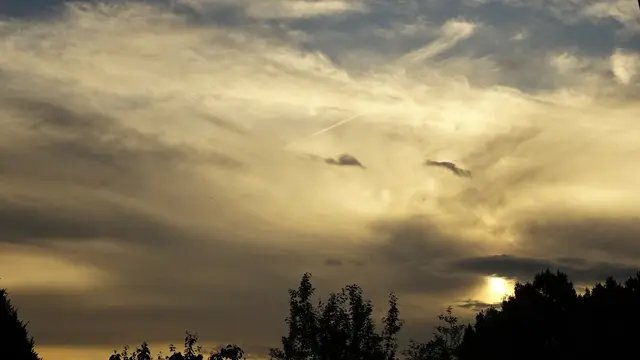 Astronomische Phänomene im Juni 2025: Erdbeermond, Mondtäuschung und Großer Mondstillstand. ... So wurden die Mondereignisse im Bezirk Baden (NÖ) wahrgenommen. ...
  &gt;&gt;&gt; Foto - aus meinem gleichnamigen Bildbericht | Foto: © Silvia Plischek