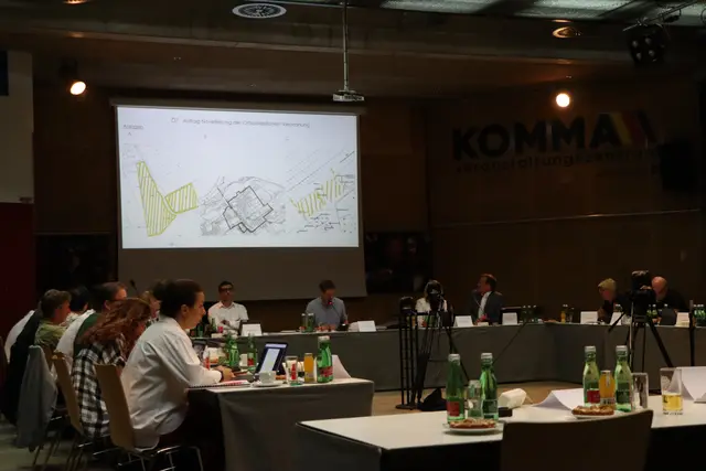 Der Gemeinderat war sich am Mittwoch einig: Es besteht Handlungsbedarf. Die Umwelt darf nicht weiter so verschmutzt werden.  | Foto: Nimpf