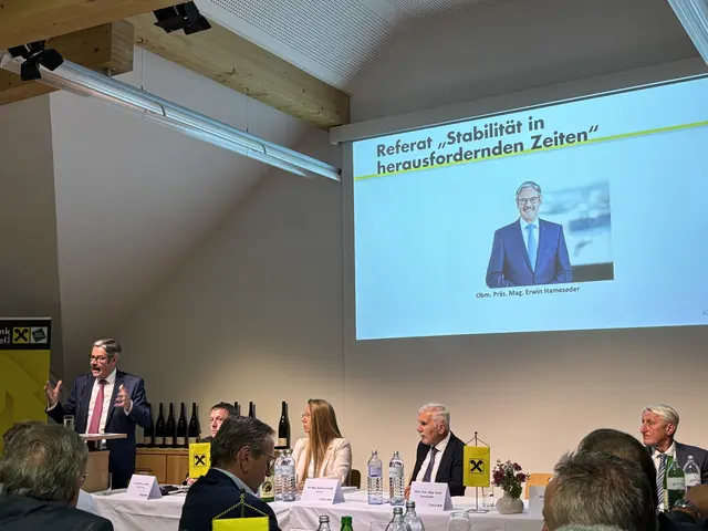 Erwin Hameseder gab am Ende ein Referat zum internationalen Bankgeschehen. | Foto: Bernhard Schabauer
