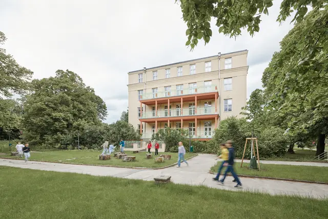 Das ehemalige Spital bietet nun viel Raum für Schülerinnen und Schüler und verbindet den denkmalgeschützten Bau mit moderner Technik.  | Foto: Andreas Buchberger