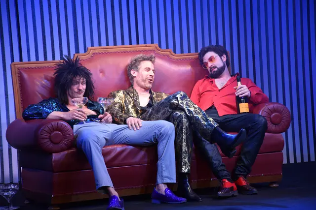 Martin Bermoser (der Zerrissene - Mitte) sowie Thomas Höfner als Stifler (l.) und Boris Popovic als Wixer.  | Foto: Haun