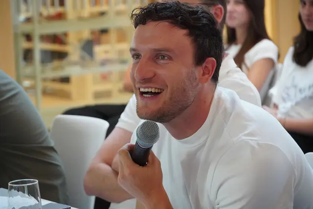 Fitness-Influencer Sascha Huber zeigte sich von der Idee des VDW-Tapes begeistert. | Foto: Nicole Hettegger