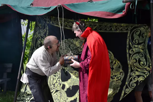 Der Teufel und der Schmied: Das Mitmachtheater ging in St. Peter über die Bühne. | Foto: Lebenshilfe OÖ/Elisabeth Pichler