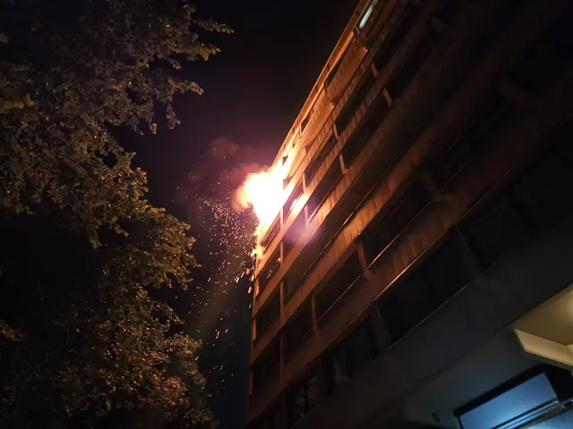 Die Wohnung stand in Vollbrand. | Foto: HFW Villach