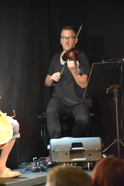 Matthias Jakisic sorgte für die passende Musik.  | Foto: Haun