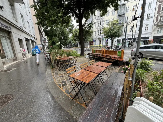 Nun bliebe dem Lokal nur noch der Schanigarten mit wenigen Tischen – dieser befindet sich Meter entfernt vom Restaurant. Auch das mache einen Unterschied, betont Tam. | Foto: Nathanael Peterlini/MeinBezirk