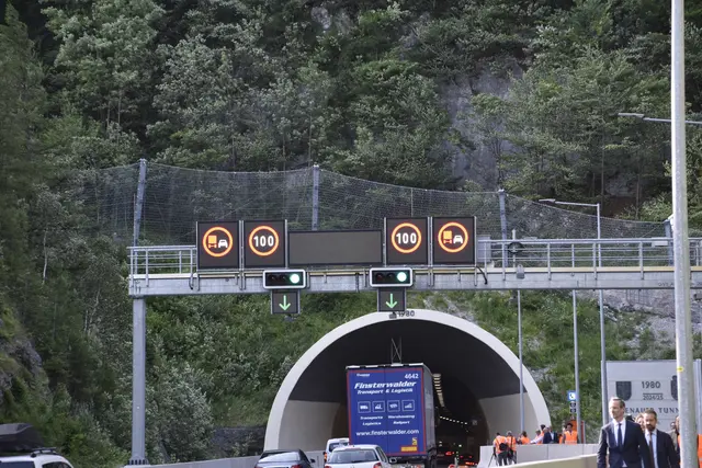 Das Zeichen, auf das alle gewartet haben: grünes Licht und volle Geschwindigkeit.  | Foto: Theresa Vogl