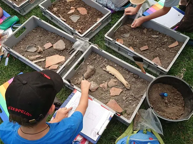 Beim Ferienspaß-Wochenende können Familien im Keltendorf Mitterkirchen Archäologie hautnah erleben. | Foto: Sabine Watzlawik