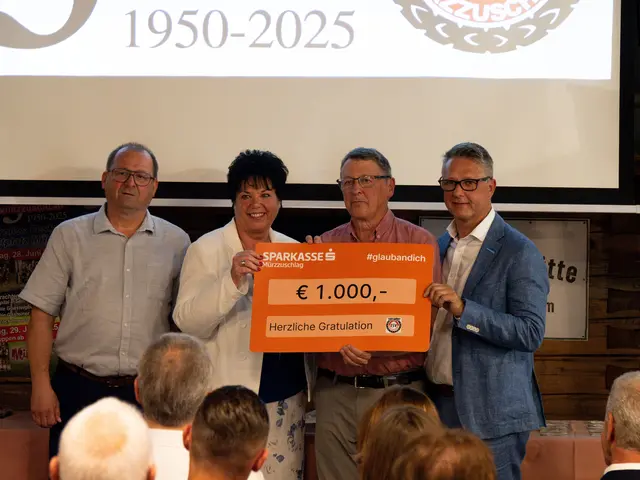 Übergabe der Förderung durch die Sparkasse