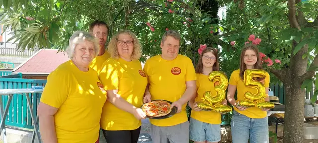 Familie Gruber feierte ihr 35jähriges Jubiläum mit ihren Stammgästen. | Foto: zVg