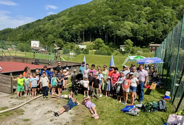 Unterstützung bei der Auftaktveranstaltung zum diesjährigen Sommerspaß in Schrambach hatte Stadträtin Patricia Rauscher durch die Mandatare Eva Meißnitzer, Helga Krickl, Maria Weissenböck, Richard Keklik und Martin Tröstl. Bürgermeister Manuel Aichberger freute sich über den großen Andrang und erfolgreichen Start.  | Foto: Stadtgemeinde Lilienfeld