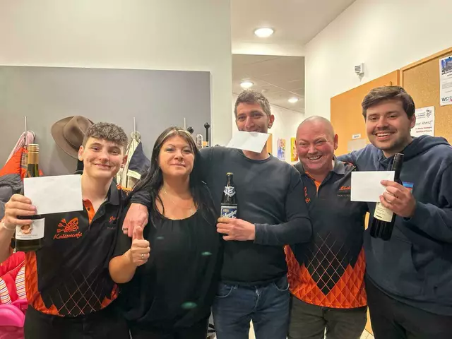 Nico Reinthaler mit dem dritten Platz. Die Wirte Renate und Christian Heiß, Rene Füreder, der den ersten Platz erreichte und Markus Gnadinger, der den zweiten Platz erlangt. | Foto: Kuturcafé