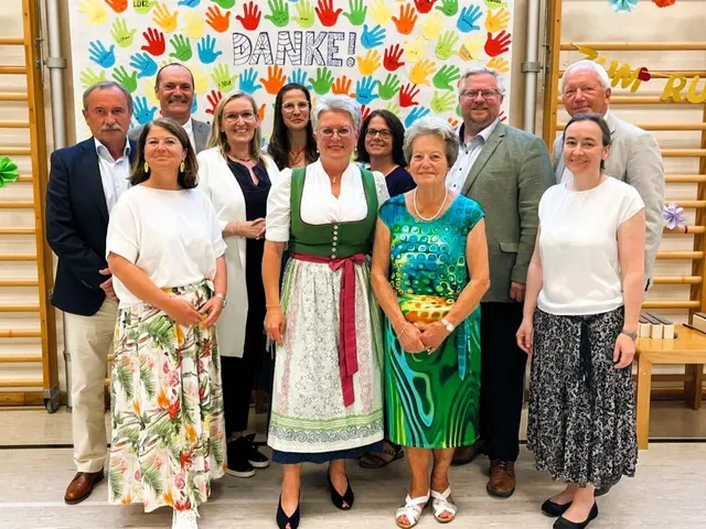 Zahlreiche Ehrengäste erwiesen Karin Scheibelreiter die letzte Ehre als Direktorin | Foto: Marktgemeinde Altlengbach