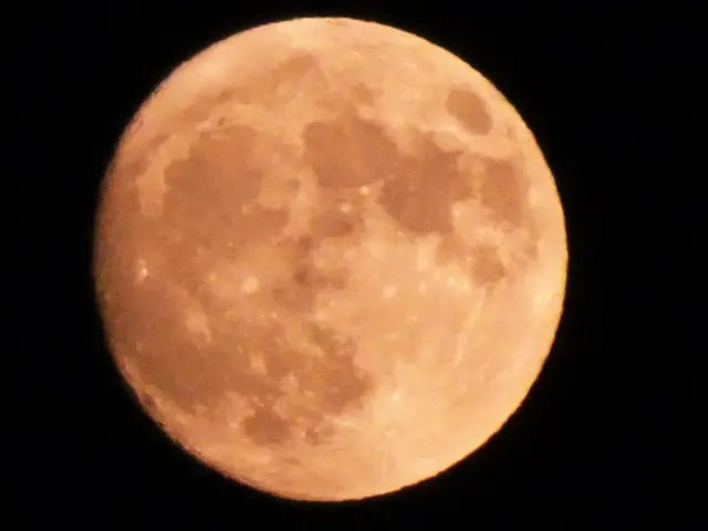 Astronomische Phänomene im Juni 2025: Erdbeermond, Mondtäuschung und Großer Mondstillstand. ... So wurden die Mondereignisse im Bezirk Baden (NÖ) wahrgenommen. ...
  &gt;&gt;&gt; Foto - aus meinem gleichnamigen Bildbericht | Foto: © Silvia Plischek