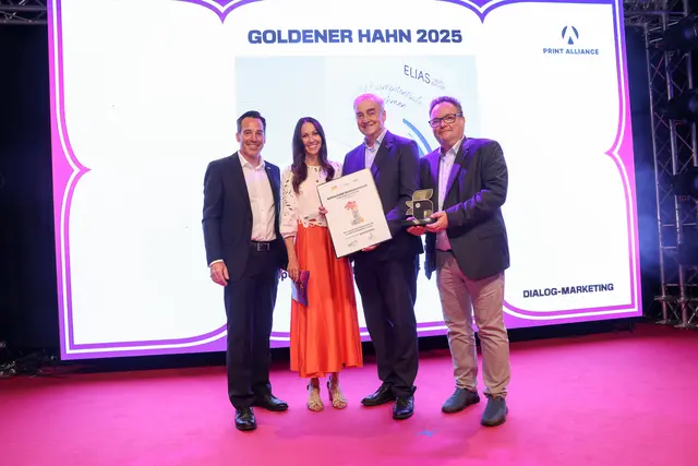Gewinner Kategorie "Dialog-Marketing": Fachgruppenobmann Andreas Kirnberger, Moderatorin Karina Toth, WKNÖ-Vizepräsident Christian Moser und Print Alliance Geschäftsführer Martin Wlacil. | Foto: Katharina Schiffl