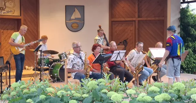 Das „Swinging Sax Ensemble“ sorgte mit seinen Darbietungen für Begeisterung beim Publikum im Pavillon Nußdorf. | Foto: Gerd Lachmayr/ LMS St. Georgen