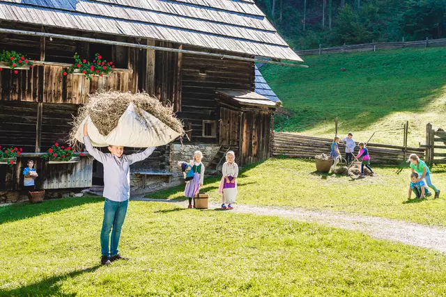 Tradition erleben: Im Freilichtmuseum Stübing entdecken Kinder im Rahmen des Sommerprogramms, wie frühere Generationen lebten und arbeiteten. | Foto: Österr. Freilichtmuseum Stübing