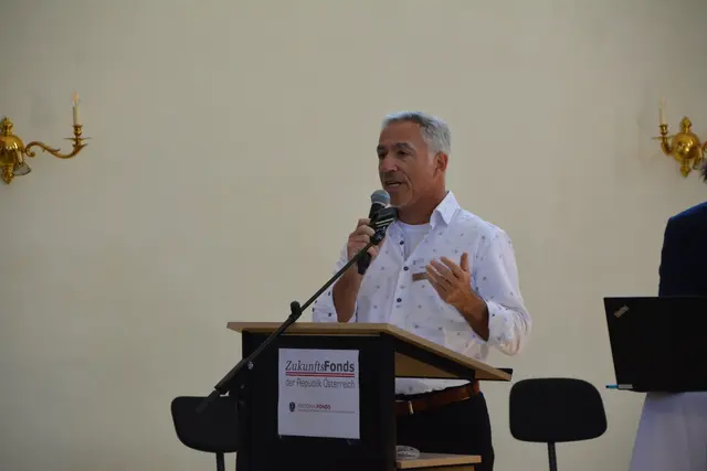 David Walles erzählt beim Symposium über den Kobersdorfer Rabbiner Avraham Shaag Zwebner. | Foto: Rosenberger