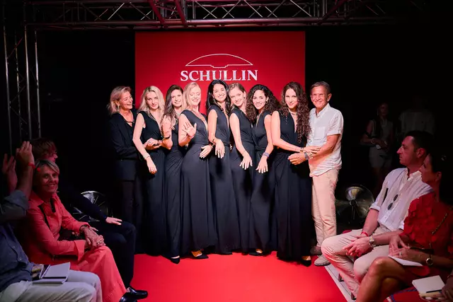 Together: Anne Marie Schullin (l.) und Hans Schullin (r.) mit Models bei der Schmuckpräsentation ihrer diesjährigen Kollektion. | Foto: Jakob Kotzmuth, Schullin