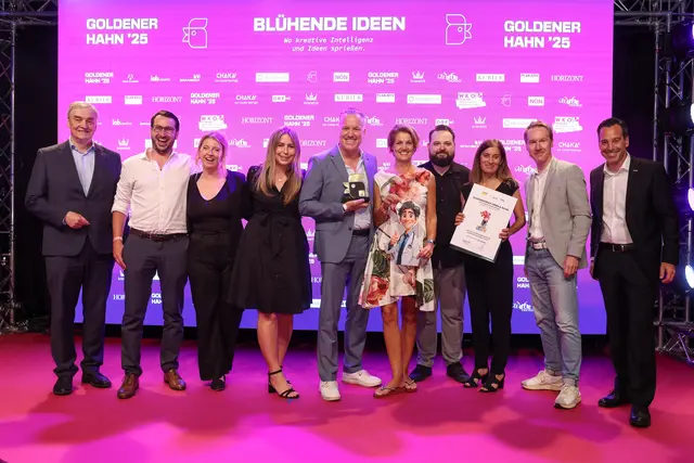 Gewinner Kategorie "Out-Of-Home (OOH): WKNÖ-Vizepräsident Christian Moser, Agentur clicksgefühle, Auftraggeber Österreichische Krebshilfe, Head of Regional Sales EPAMEDIA Bertram Gressel, Fachgruppenobmann Andreas Kirnberger. | Foto: Katharina Schiffl