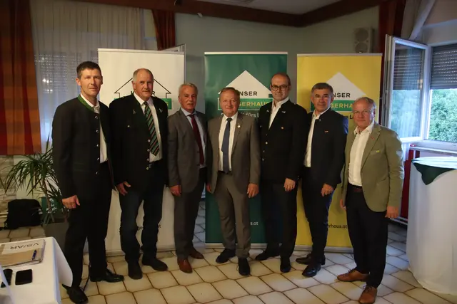 Generalversammlung: Josef Bauer, Josef Schilli, Peter Kaufmann, Alois Hausleitner, Johannes Schuster, Franz Fartek, Josef Ober (v. l.). | Foto: MeinBezirk