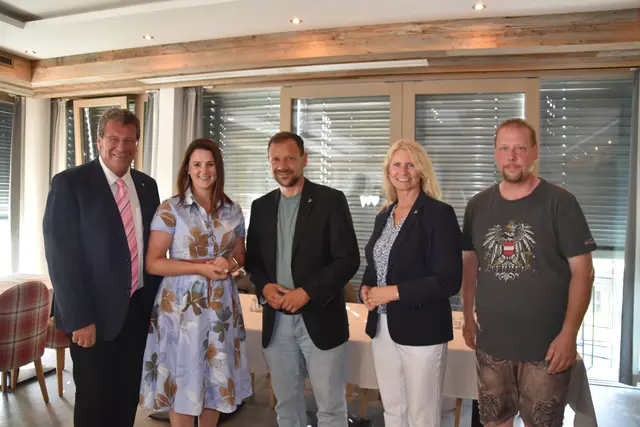 V.l.: VP-Klubobmann Jakob Wolf, LR Astrid Mair, VP-Verkehrssprecher Florian Riedl, LA Iris Zangerl-Walser und AAB-Bezirk-GF Thomas Leitgeb | Foto: Kainz