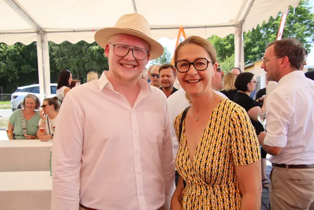 Der Heiligenkreuzer Gemeindevorstand Jens Willgruber und die Neuhauser Bürgermeisterin Monika Pock. | Foto: Martin Wurglits