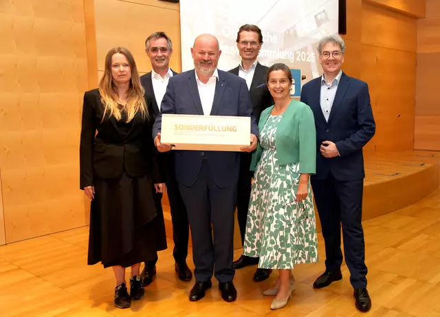 Dr. Birgit Riel-Katschthaler, Dir. Christian Hager, Dir. Hansjörg Henneis, Stiftungsvorstand Dr. Georg Retter und Mag. Sabine Siegl-Amerer, Mag. Peter Zoth | Foto: KREMSER BANK