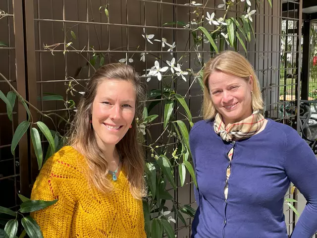 Ilona Pertl (l.) und Nadja Holzmüller (r.) beraten und helfen Frauen und Mädchen in schwierigen Lebenslagen. | Foto: zVg