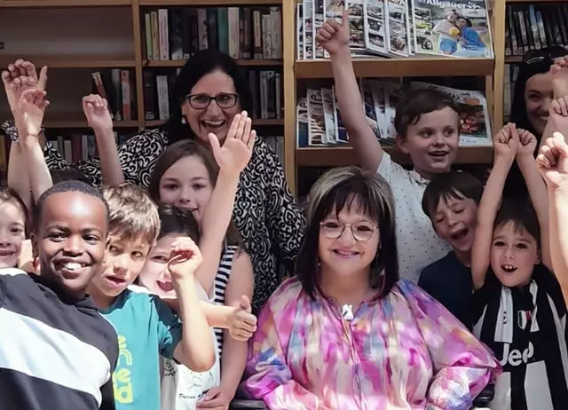 Die Schüler aus Vils bewiesen mit ihrem Projekt, wie Nähe und Verständnis Brücken bauen können. | Foto: RollOn Austria