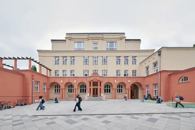 Der neue Bildungscampus wurde nun offiziell eröffnet und kann nun als Schulstandort herhalten.  | Foto: Andreas Buchberger