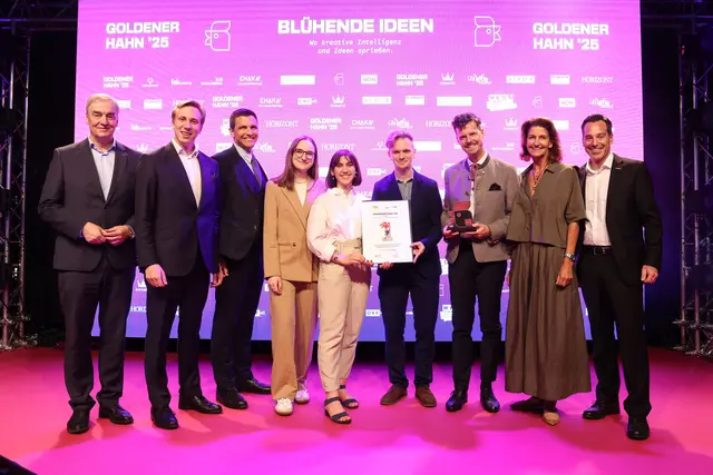 Gewinner Kategorie "Digital": WKNÖ-Vizepräsident Christian Moser, Auftraggeber Universität für Weiterbildung Krems, Agentur Gebrüder Pixel, IAB Geschäftsführerin Ursula Gastinger, Fachgruppenobmann Andreas Kirnberger. | Foto: Katharina Schiffl