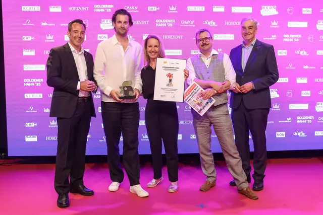Gewinner Kategorie "Print": Fachgruppenobmann Andreas Kirnberger, Agentur Stroblbinder, RegionalMedien Geschäftsführer und Chefredakteur Oswald Hicker, WKNÖ-Vizepräsident Christian Moser. | Foto: Katharina Schiffl