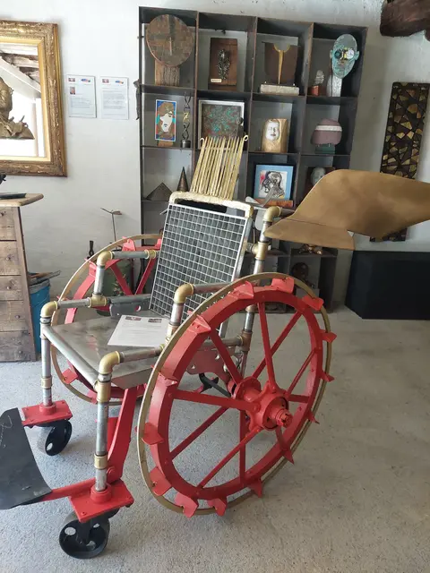 "Der fliegende Rollstuhl" in der Tennengalerie soll ein Spendenprojekt für Lungauer Familien mit behinderten Kindern werden.