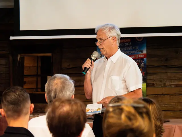 Durch den Abend leitete Ambros Tunner und teilte dabei die ein oder andere Geschichte.